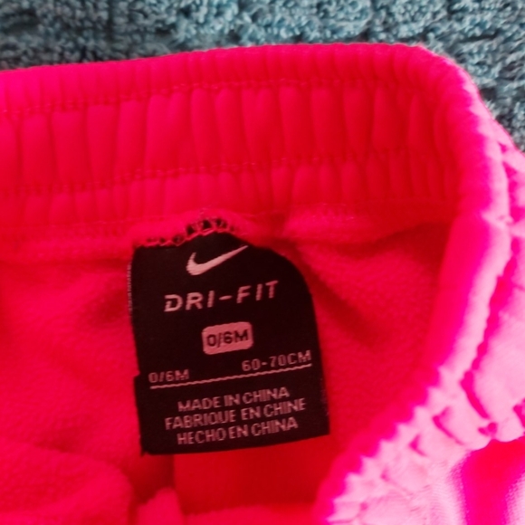 Nike dry fit 0-6m - Picture 3 of 3